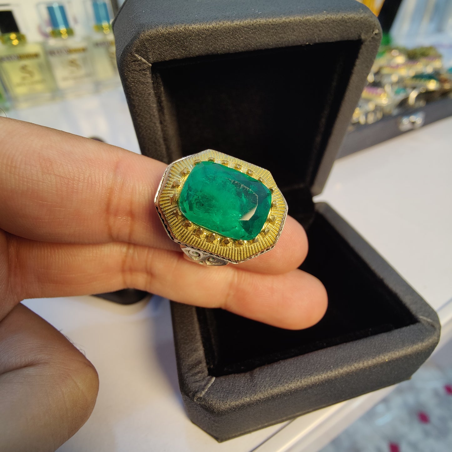 AAA-grade emerald(Zamrud)Ring pure chandi handmade