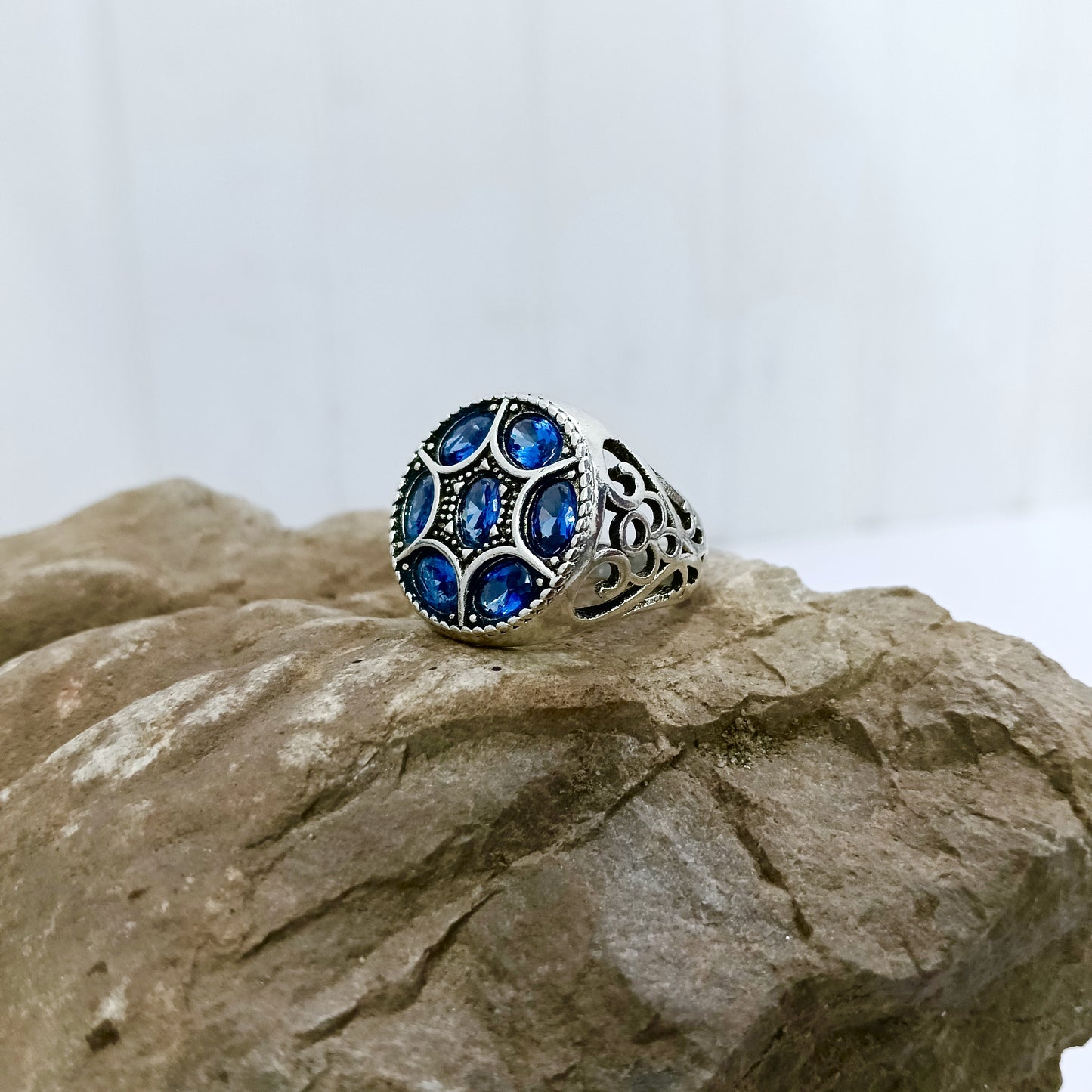 )Top Quality Nellum Ring خالص نیلم پتھر کی انگوٹھی – گھر بیٹھے حاصل کریں بغیر کسی اضافی چارج کے