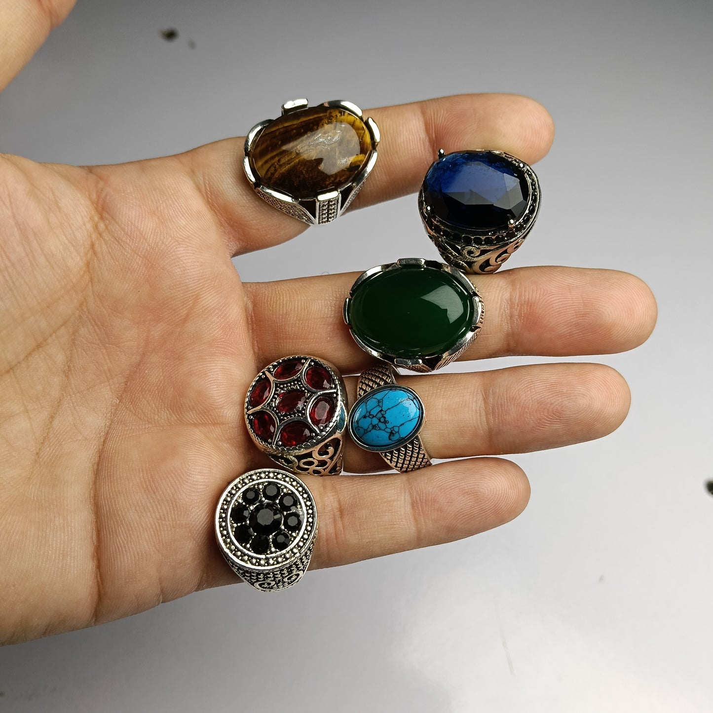 Exclusive Deal of 6 Stylish Rings – Nellum, Tiger Aqeeq, Feroza, Ruby, Zircon & Green Aqeeq – Free Home Delivery