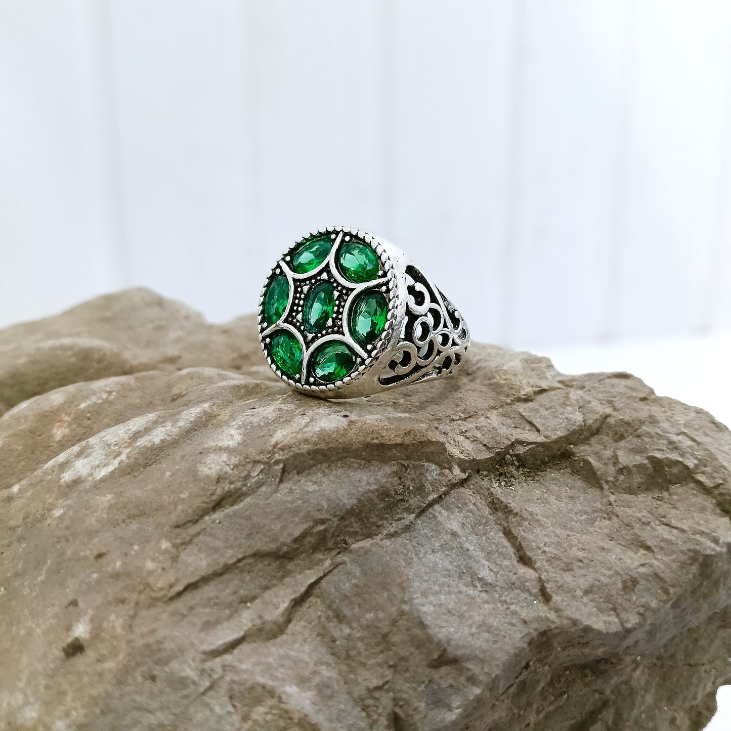 AAA grade Emerald-zamrud Gemstone Ring – Classic Beauty, Modern Design