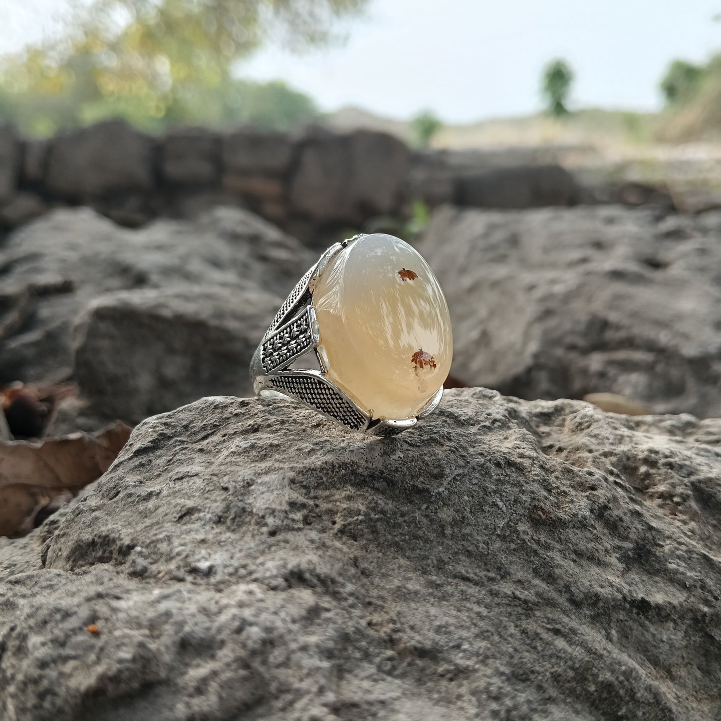 A beautiful Shejri Aqeeq gemstone ring with free home delivery