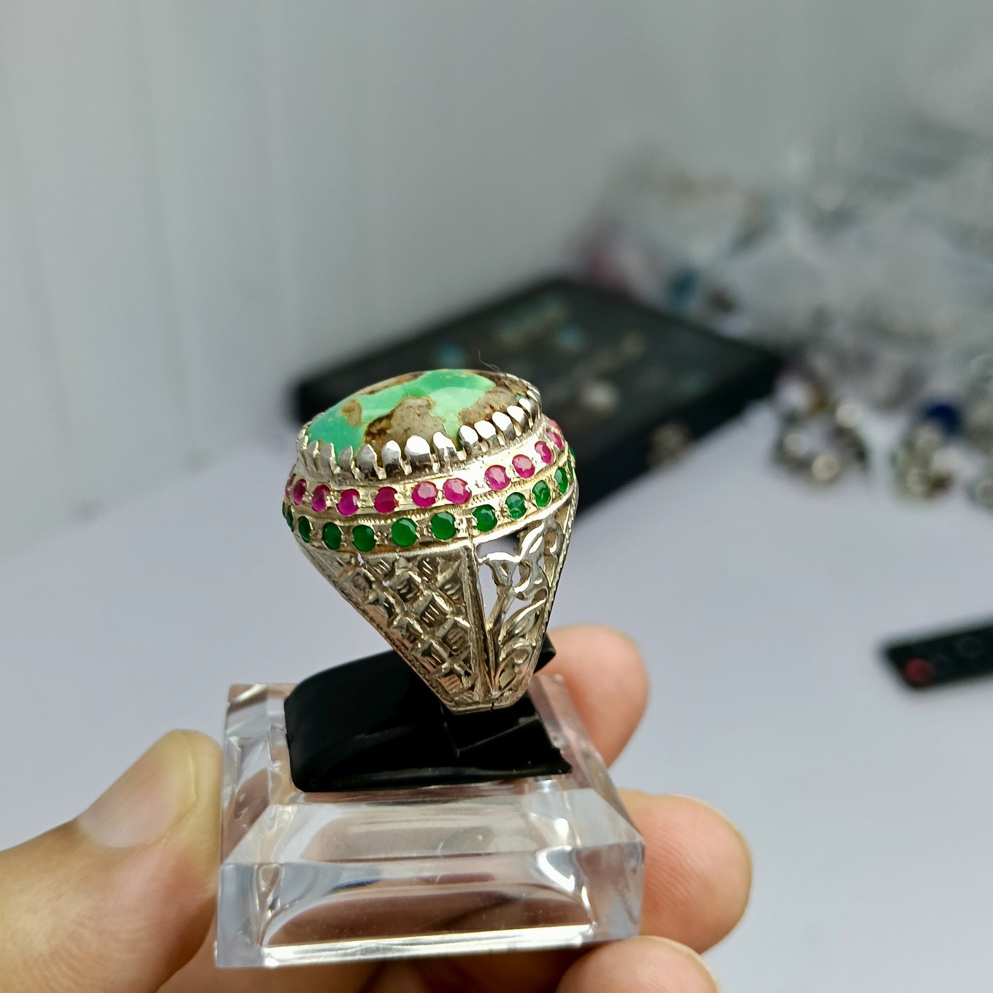 حسینی فیروزہ انگوٹھی – یاقوت و زمرد کے ساتھ، خالص چاندی میں تیار کردہ payment advance